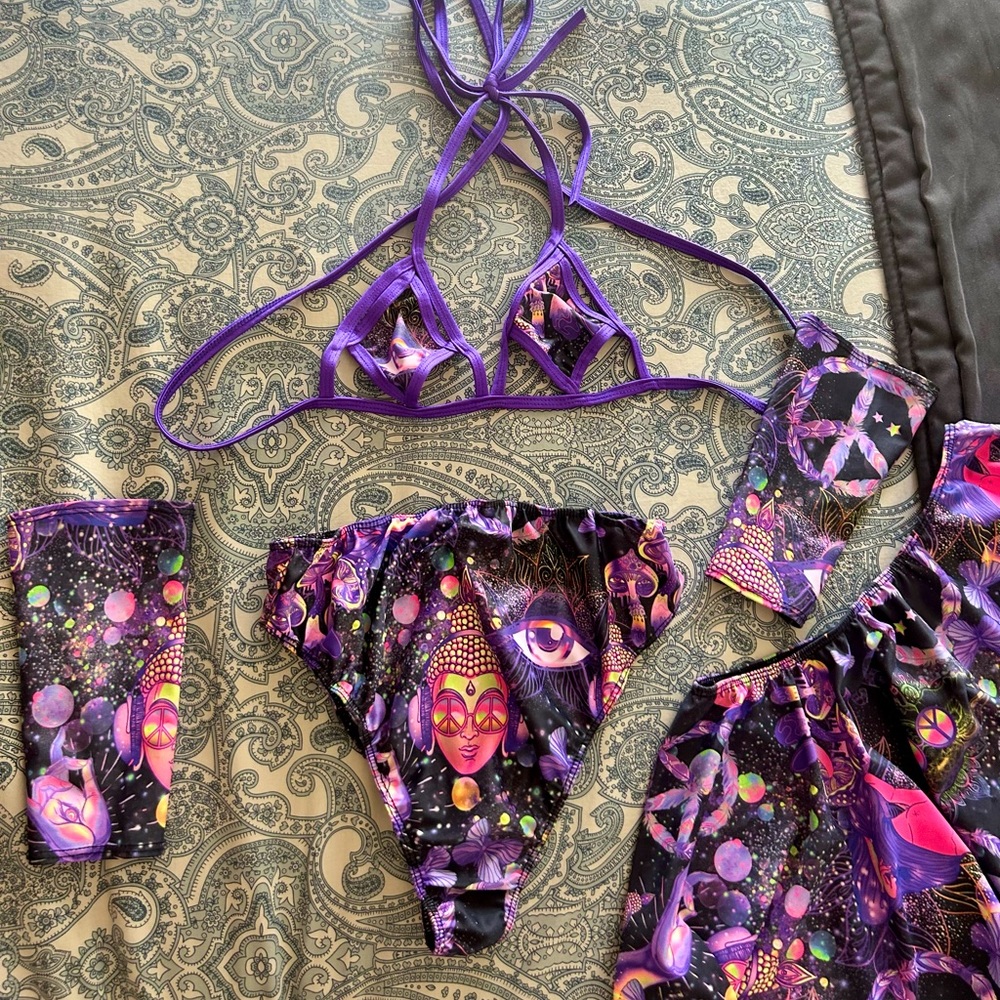 !!!SOLD!!!                     RAVE AFTER RAVE TRIPPY HIPPIE SET